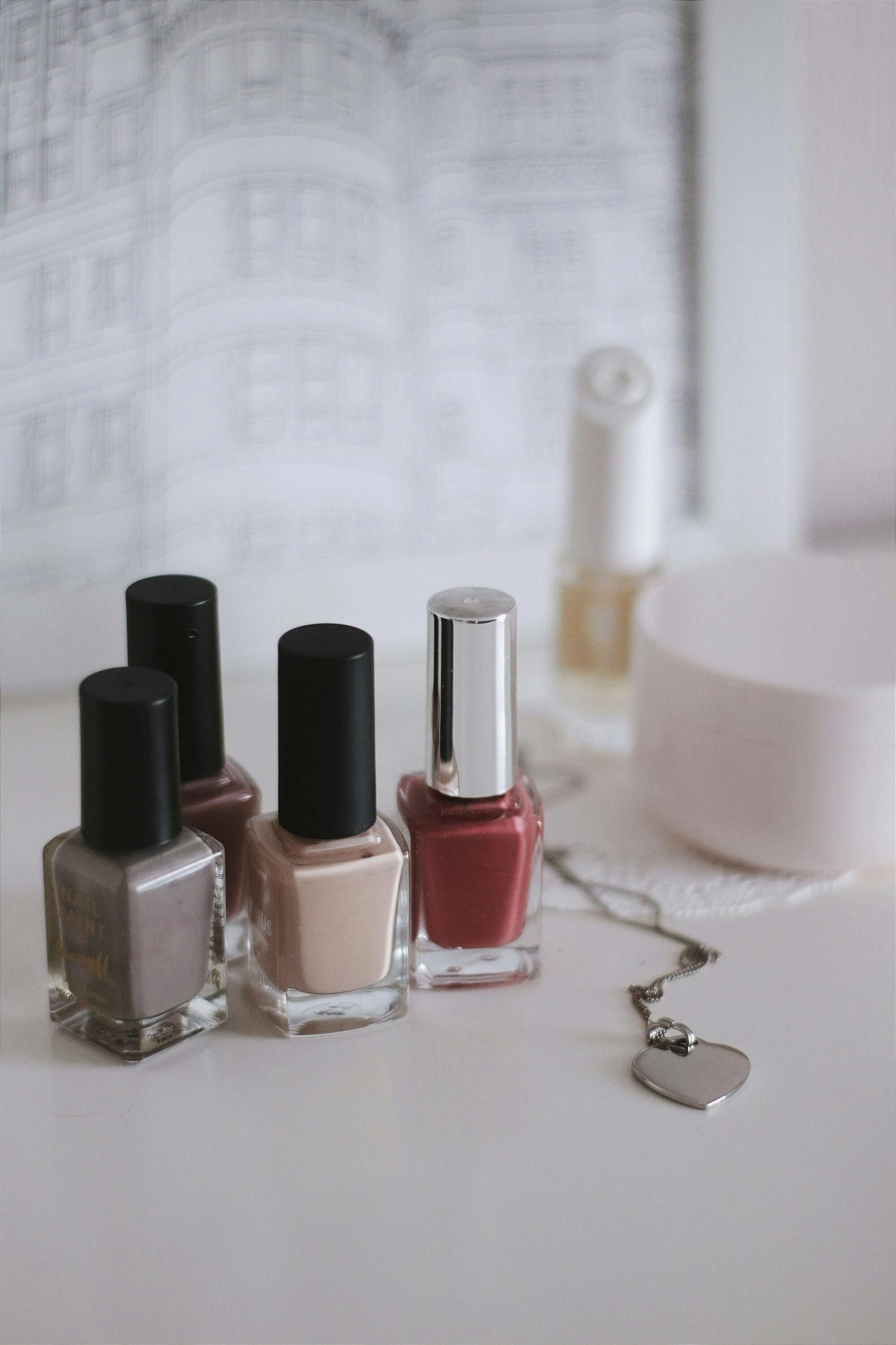 Retrouvez des produits a ongles de nos partenaires et profitez de promotions et rabais en présentant votre carte de membres a nos succursales.
