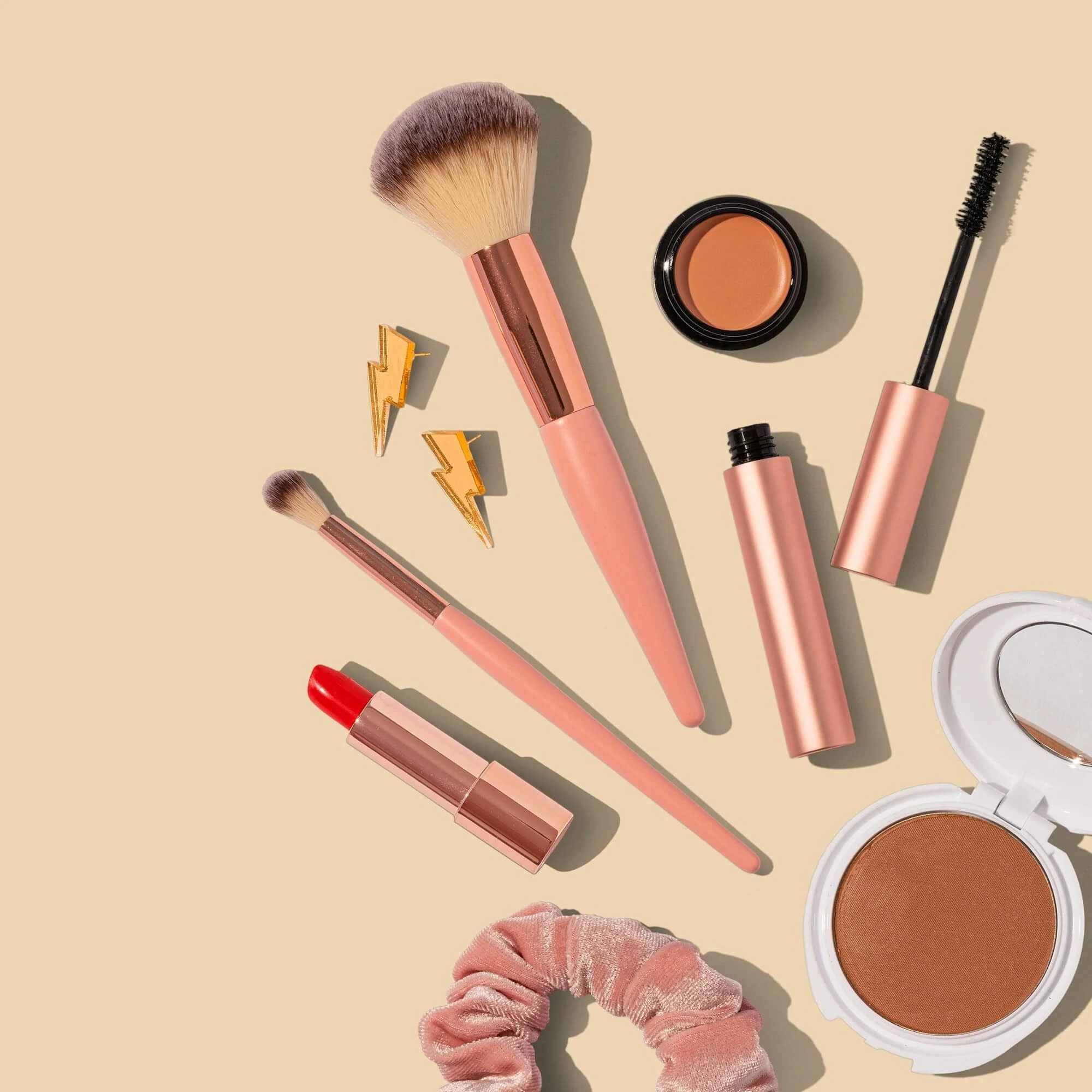Maquillages offerts avec poupounne.com et au centre de distributions. Obtenez des promotions et rabais sur nos produits offerts.