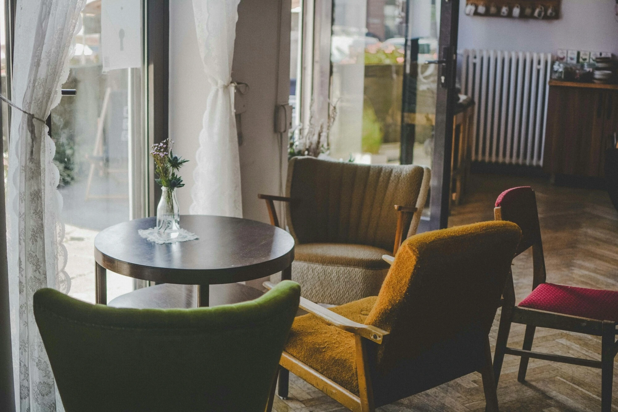 Venez relaxer devant un thé, café avec d'autres membres de poupounne.com dans nos succursales.